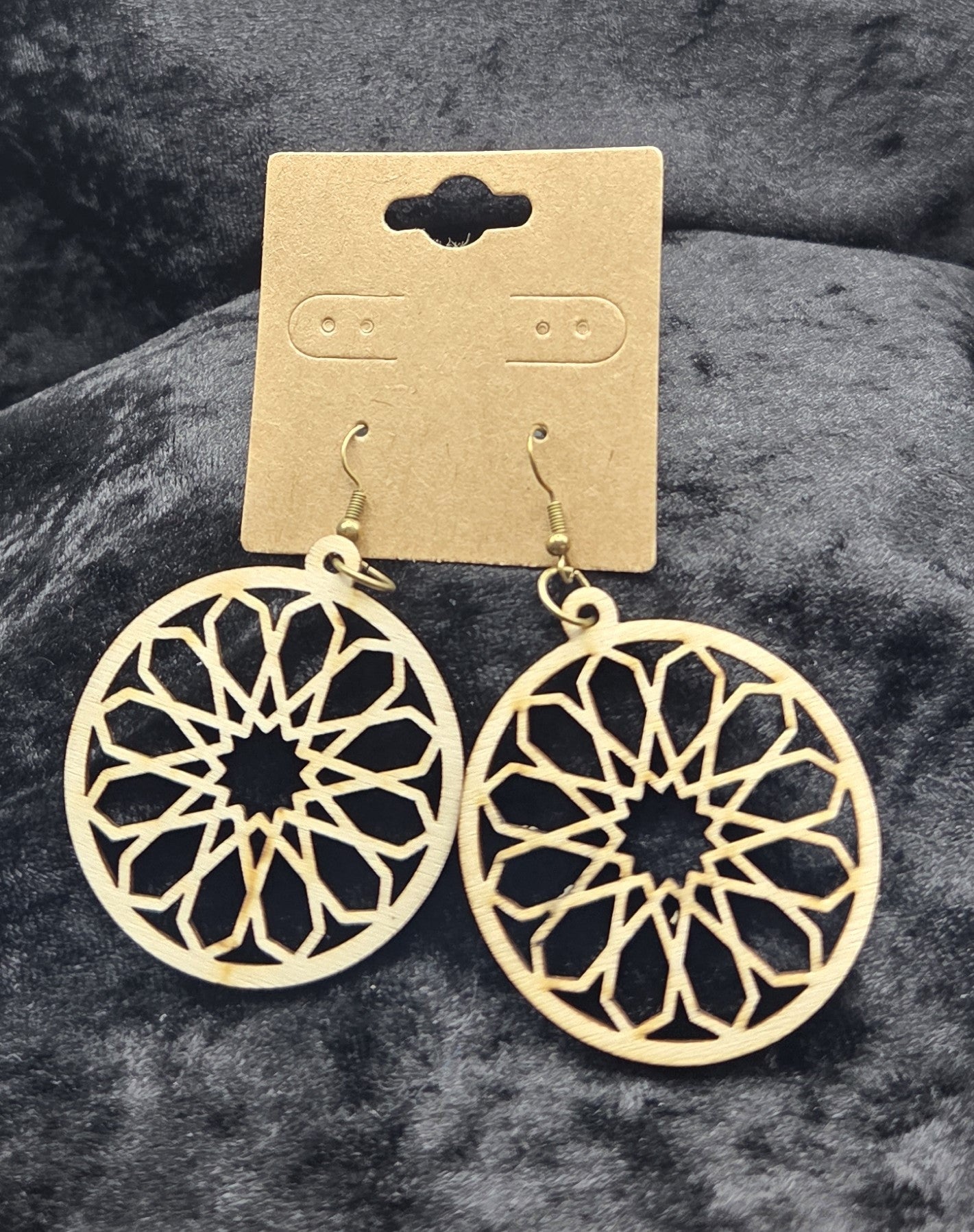 Ear Basswood Geometric Round