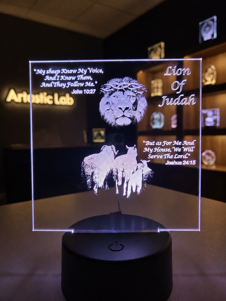 "Lion of Judah" Puck Light